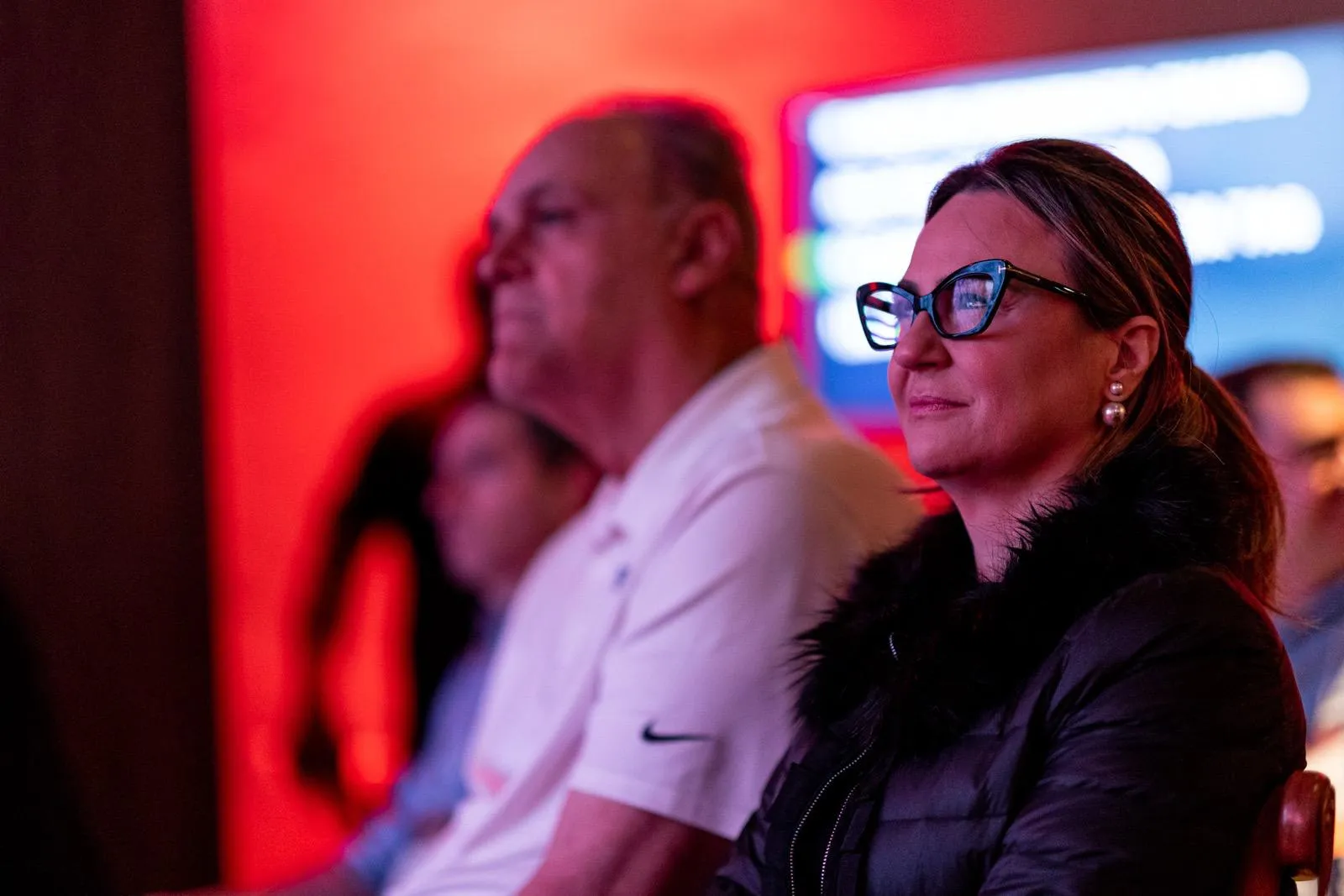 Telma Rabello acompanhando uma apresentação
